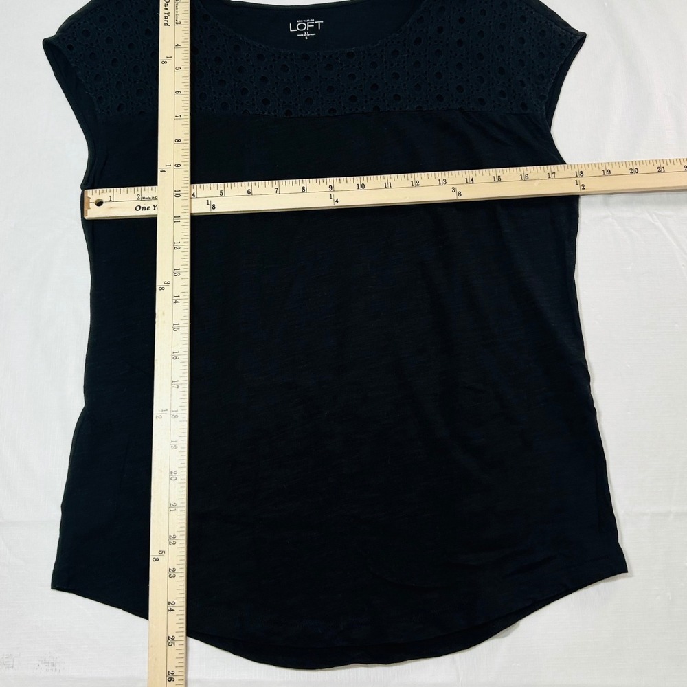 Ann‎ Taylor LOFT Black Eyelet Yoke Slub Knit Sleeveless Top Small S Scoop Neck - Picture 4 of 6